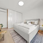 Апартаменти 30th Floor - View From The Heart Of Eurovea Братислава