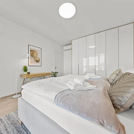 Апартаменти 30th Floor - View From The Heart Of Eurovea Братислава