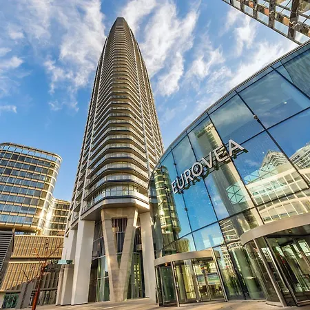 30th Floor - View From The Heart Of Eurovea Апартаменти Братислава