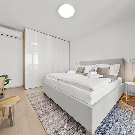 Апартаменти 30th Floor - View From The Heart Of Eurovea Братислава